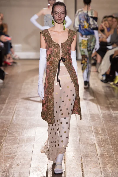 Look 8